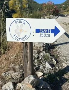 A signpost showing the way to Finca Floretta bed and breakfast property in Canillas de Albaida